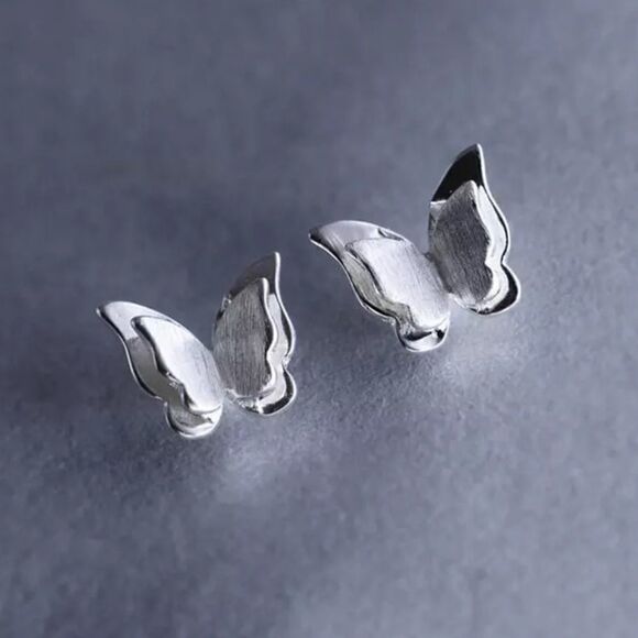 #45 NEW Sterling Silver Butterfly Stud Earrings - Picture 1 of 8